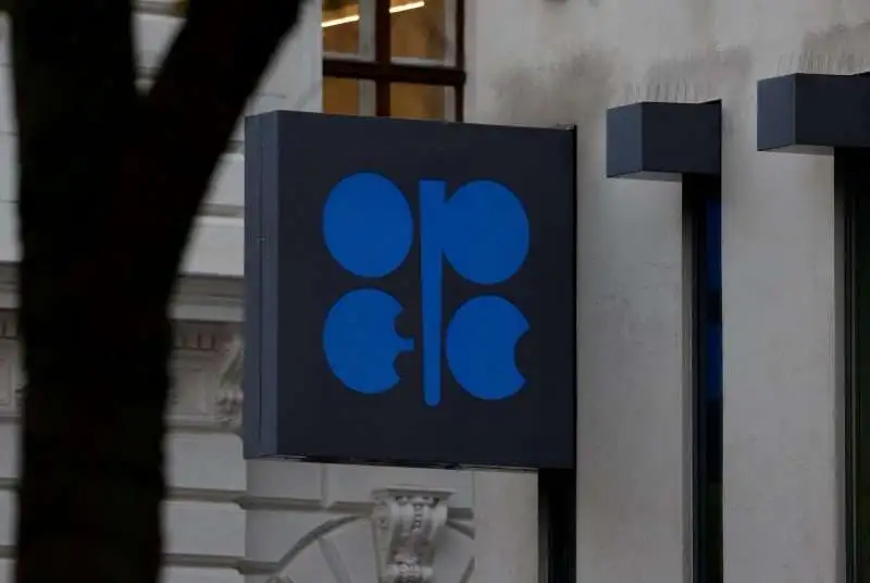 OPEP+ Acelera Aumento da Produção de Petróleo em Junho Apesar de Preocupações com a Demanda