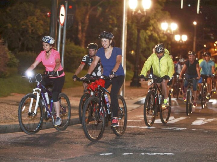Pedal Noturno Ilumina Curitiba com Rotas Semanais Gratuitas