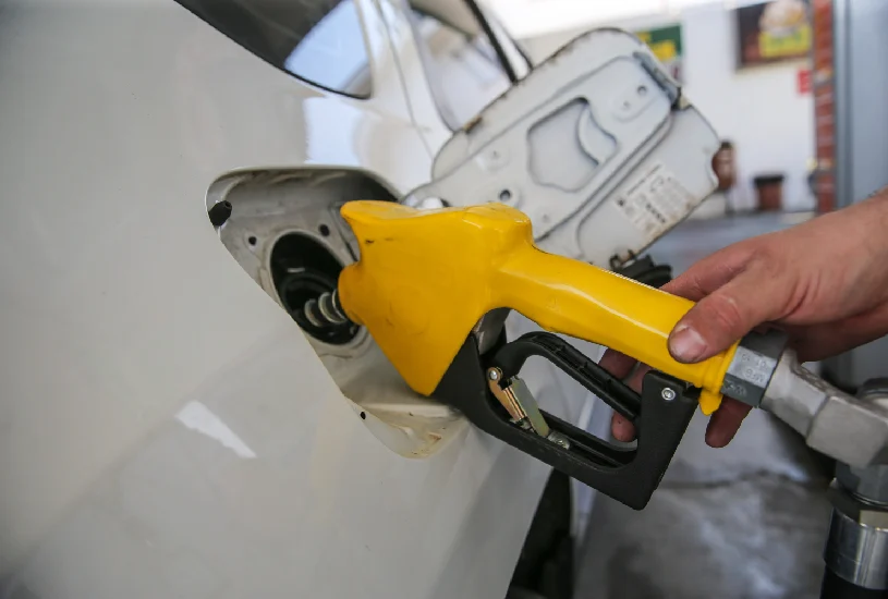 Curitiba na Contramão: Gasolina Lidera Ranking de Preços no Paraná, Apesar da Refinaria
