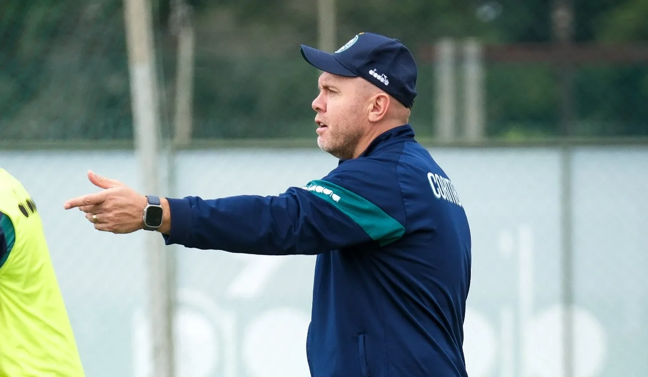 Coritiba à Deriva? Com a Saída de Mozart, Quem Assume o Leão Contra o Goiás?