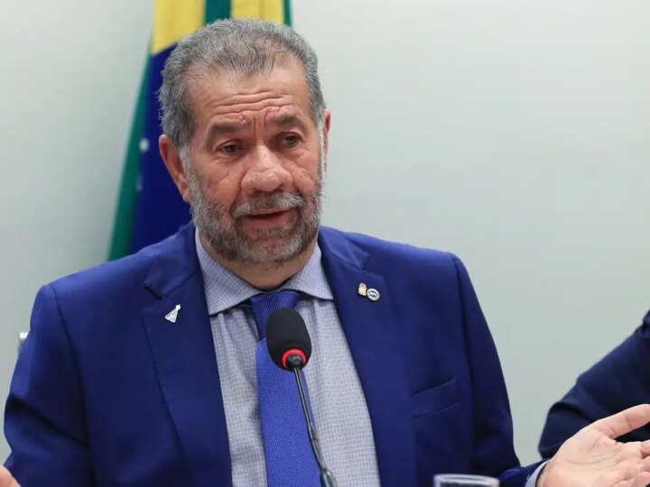 Escândalo no INSS: Ministro Lupi Deixa a Previdência em Meio a Denúncias de Fraude