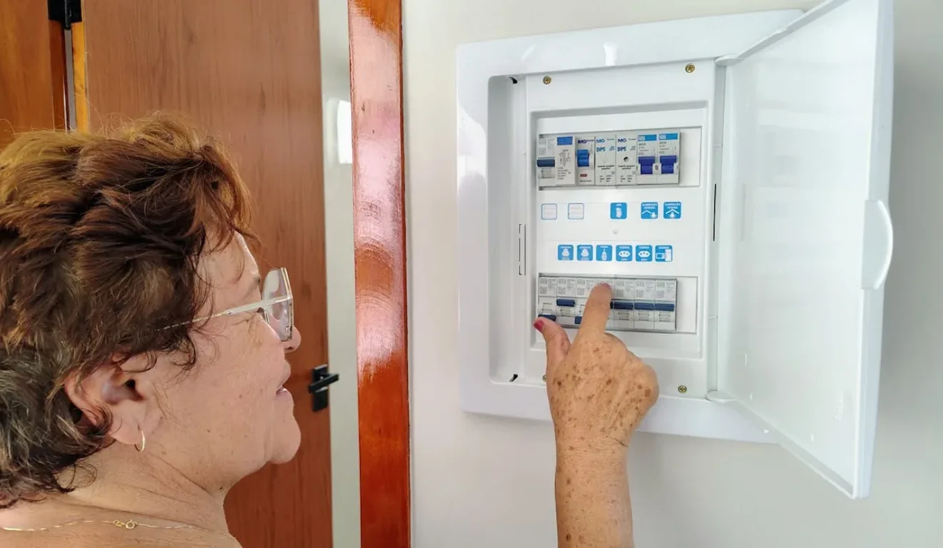 Sua Conta de Luz Agradece: Estratégias Inteligentes para um Lar Eficiente e Aconchegante