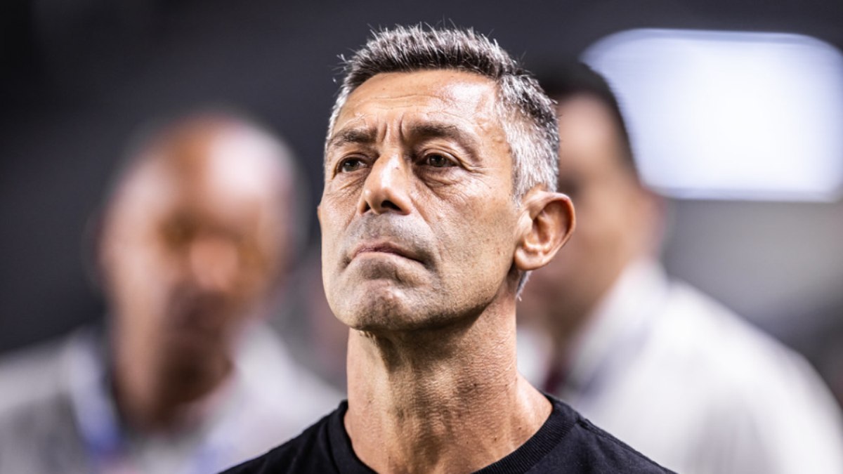 Crise no Santos se Agrava: Pedro Caixinha Aciona a FIFA por Dívida Milionária