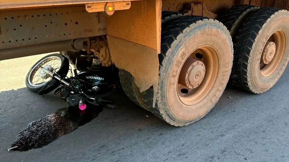 Tragédia na Rodovia: Jovem Motociclista Perde a Vida em Colisão com Caminhão Canavieiro no Paraná
