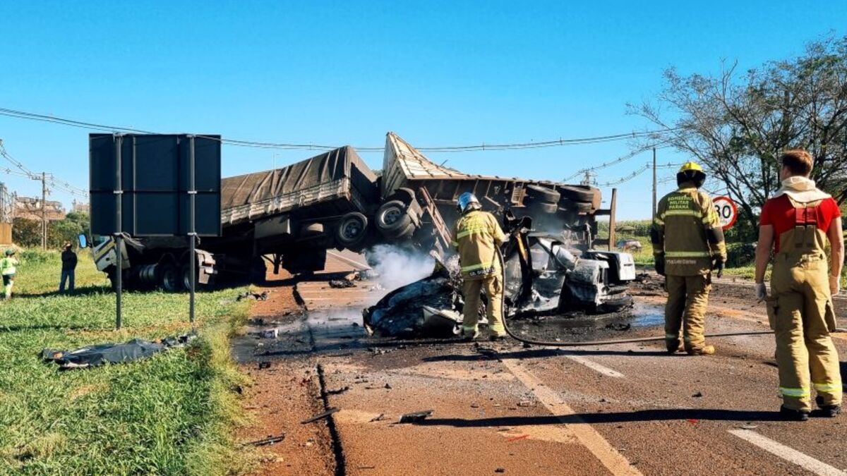 Tragédia na BR-277: Colisão entre carro e carreta resulta em morte no Paraná