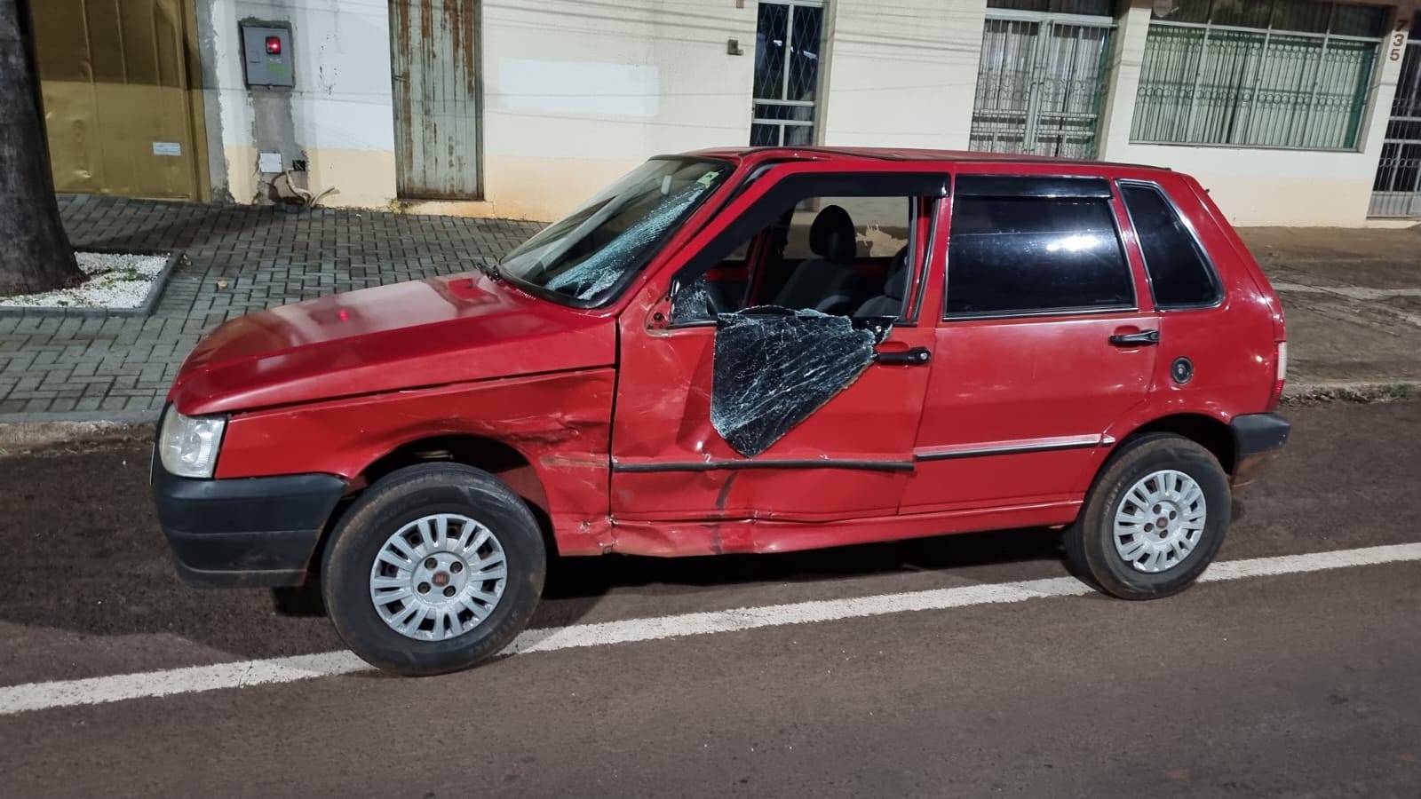 Colisão lateral entre dois carros é registrada na Tancredo Neves com a Rua Maranhão, em Cascavel