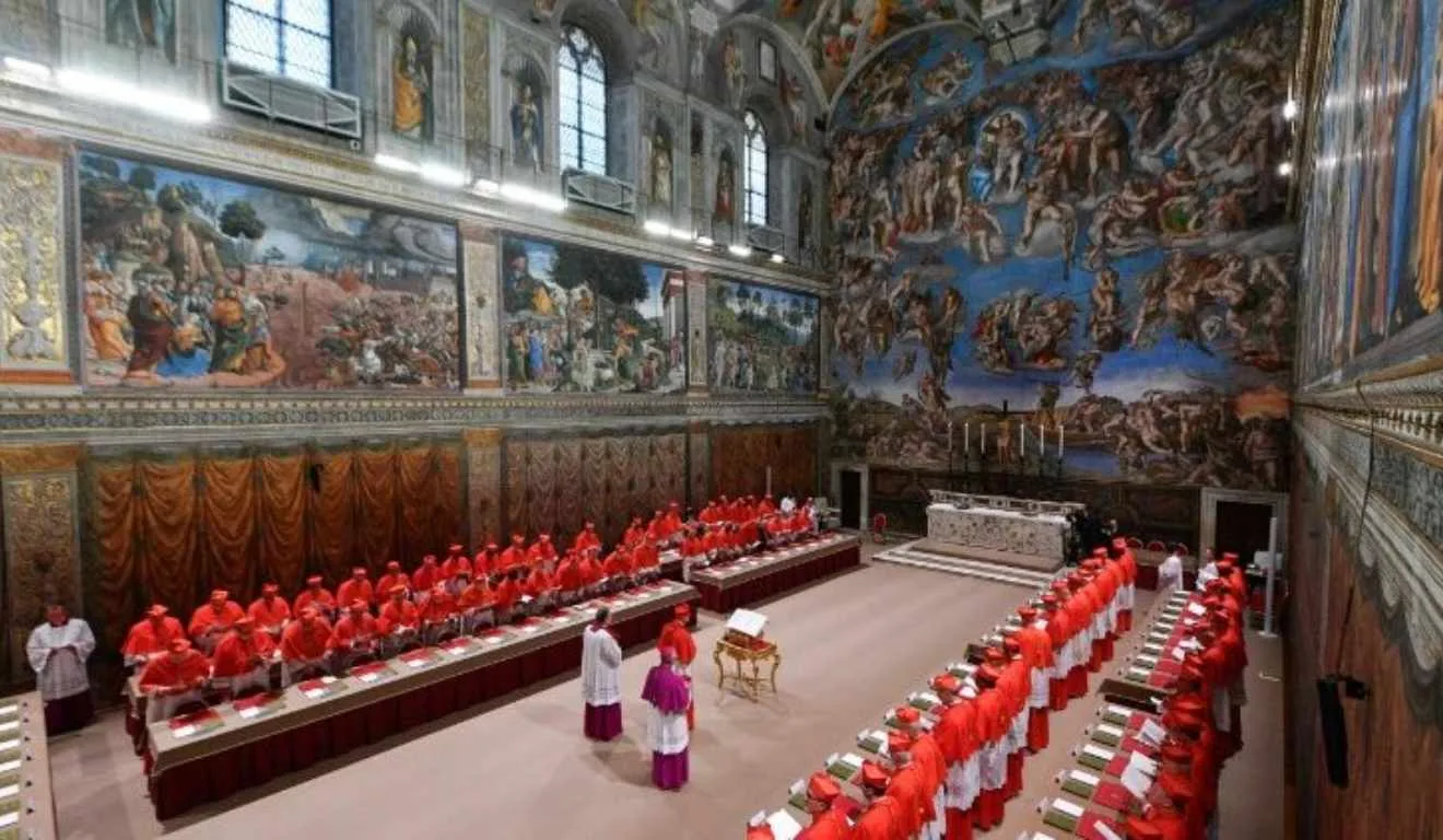 Fumaça na Capela Sistina: Cardeais Iniciam Votação Crucial para Escolher o Novo Papa