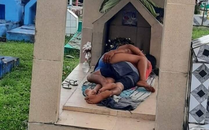 Casal é flagrado em momento íntimo sobre túmulo no Cemitério de Saudade do Iguaçu