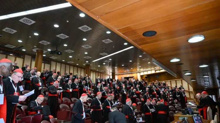 Vaticano se Prepara: Cardeais Eleitores Convergem para Roma para o Próximo Conclave