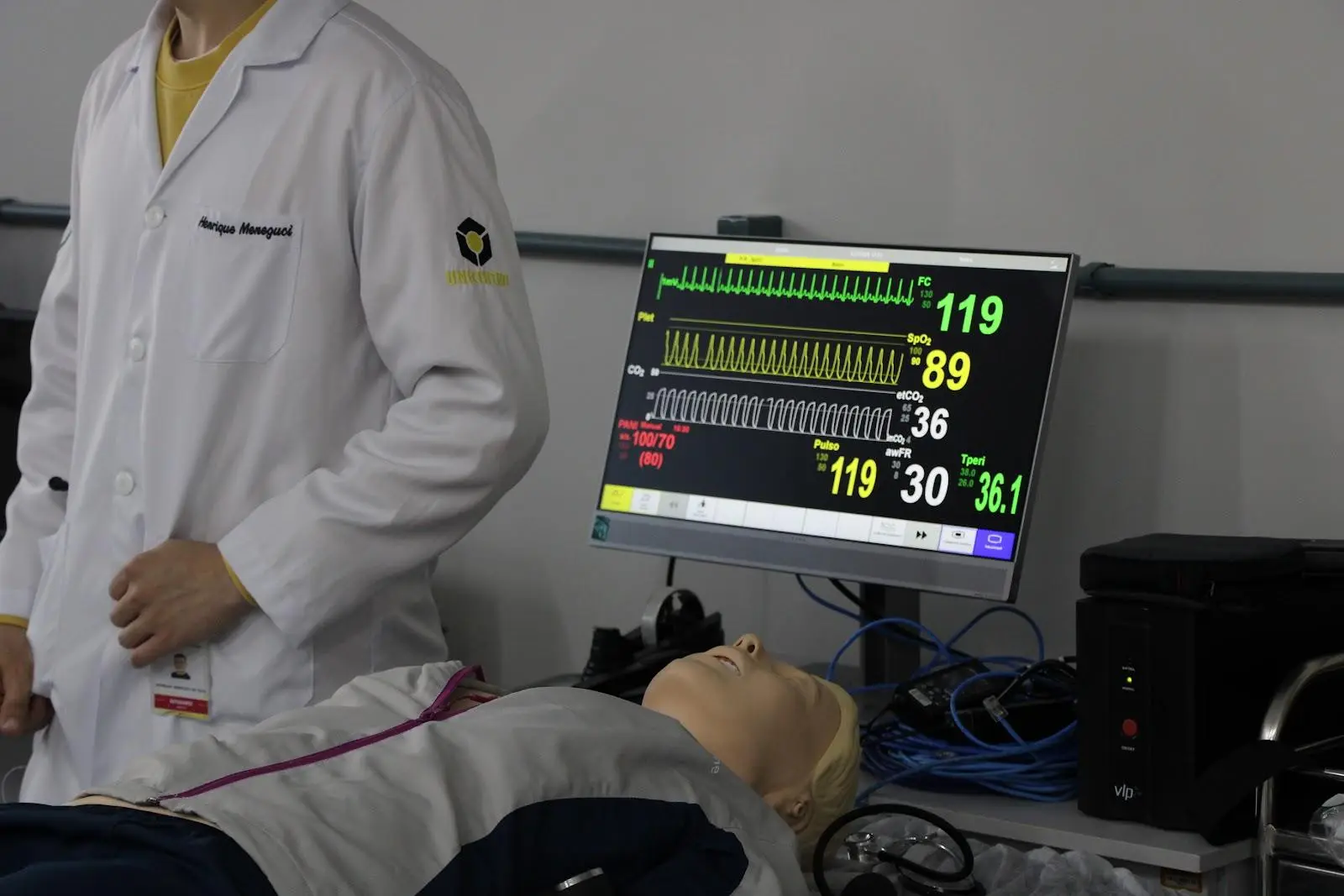 Futuros Médicos da Unicentro Aprimoram Habilidades em Simulação Realista Rumo ao Internato