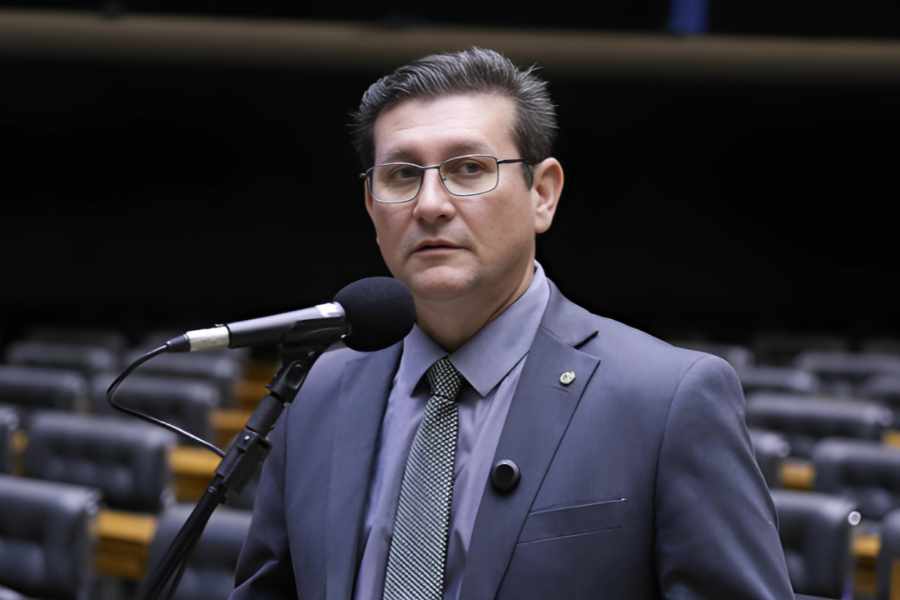Deputado Rodrigo da Zaeli Se Opõe a Aumento de Parlamentares em Votação na Câmara