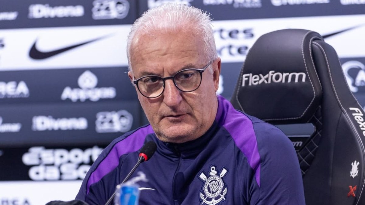Dorival Júnior analisa derrota do Corinthians e promete conversa sobre pênalti perdido por Memphis