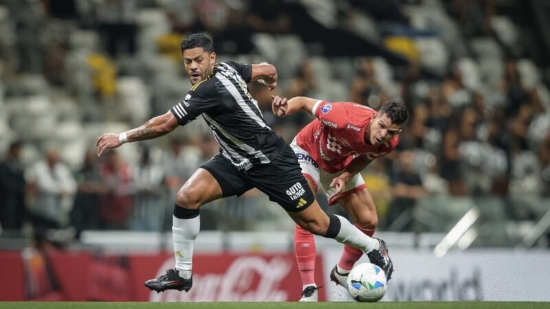 Galo tropeça em casa e adia vaga direta na Sul-Americana após empate com Cienciano