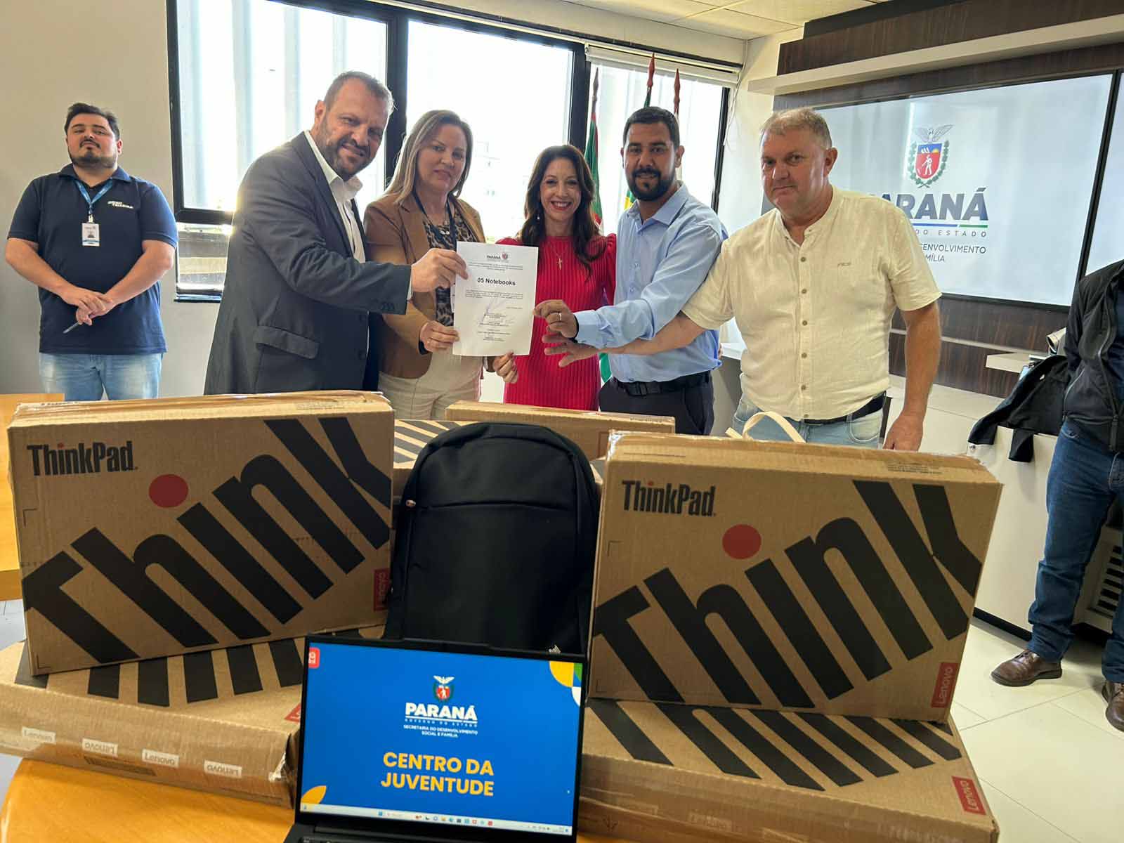 Centro da Juventude de Laranjeiras do Sul recebe notebooks para ampliar inclusão digital