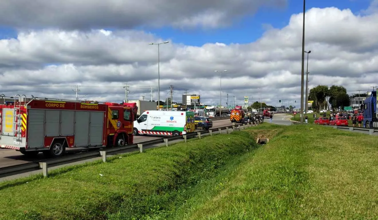 Tragédia no Paraná: Passageira sofre traumatismo craniano grave após acidente de moto com múltiplos veículos