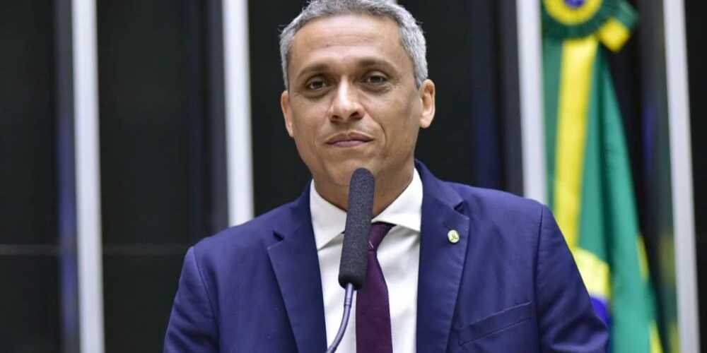 Deputado Gayer Solicita à PGR Prisão Preventiva de Irmão de Lula em Meio a Investigação no INSS