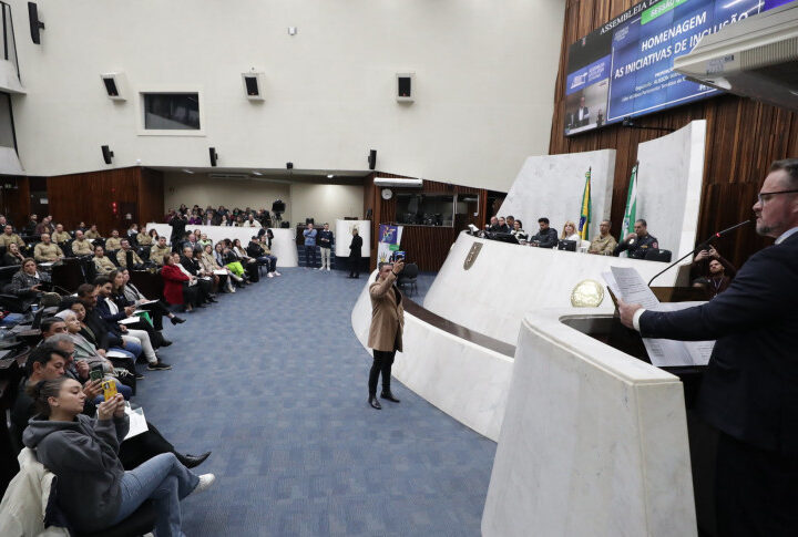 Inclusão em Destaque: Assembleia Legislativa Reconhece Heróis da Dignidade no Paraná