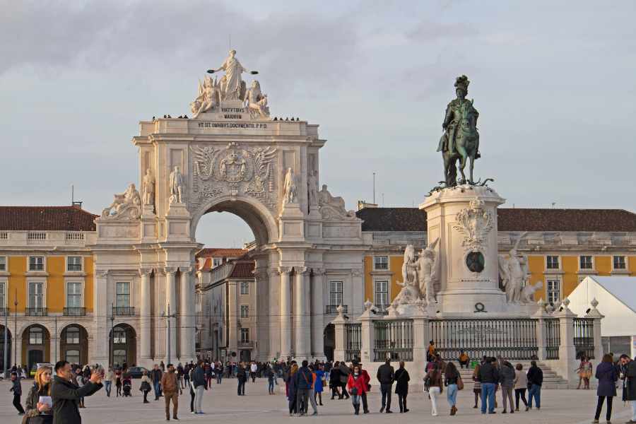 Portugal Endurece Política de Imigração e Anuncia Expulsão de Milhares em Meio a Crise Política