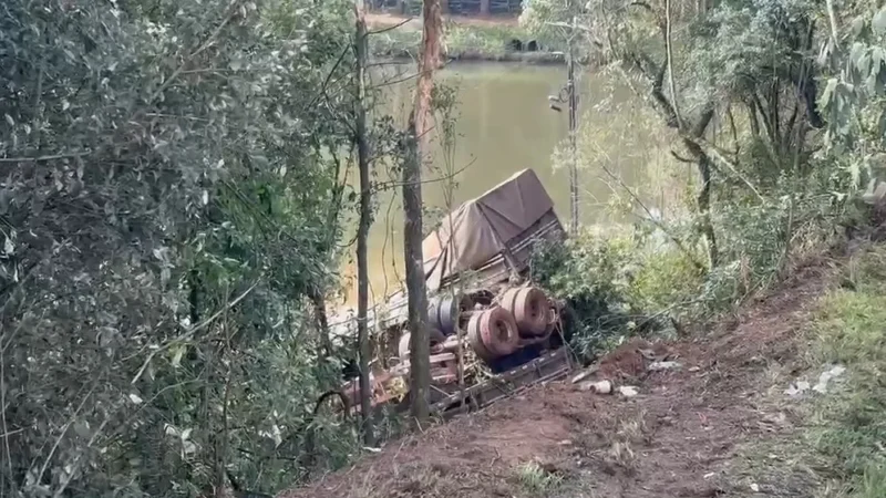 Caminhoneiro morre em colisão frontal na BR-277 em Guarapuava