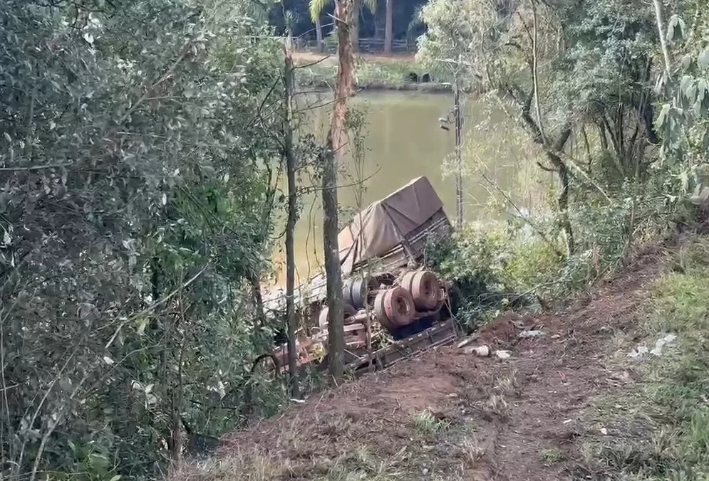 Caminhoneiro morre em colisão frontal na BR-277 em Guarapuava