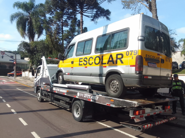 Urbs reforça ações de fiscalização contra transporte escolar irregular em Curitiba