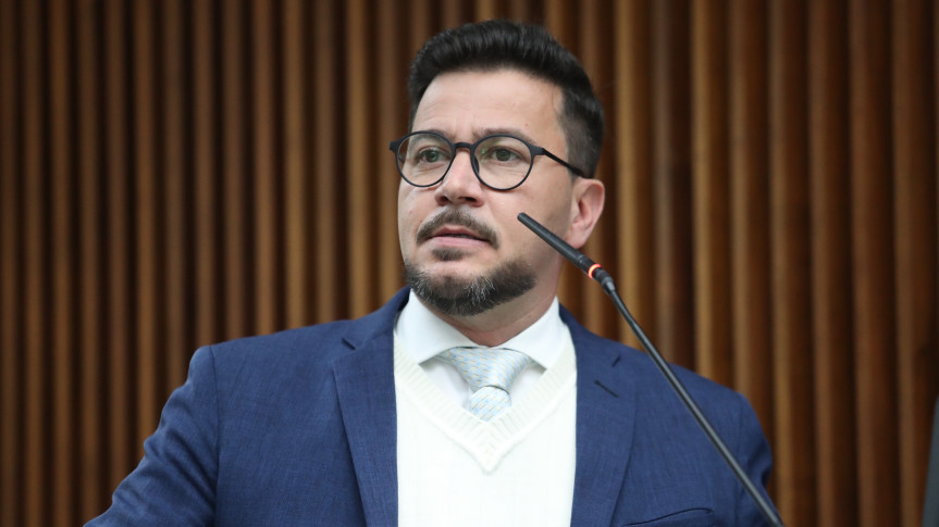 Oposição aperta o cerco: Deputado questiona gastos do Governo do Paraná com publicidade