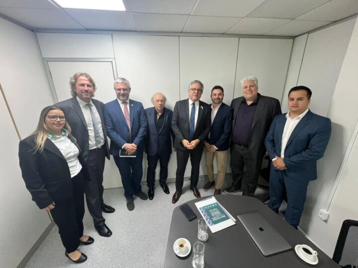 Ministério da Saúde avalia parceria com Unicentro em pesquisas sobre Alzheimer e nanomedicamentos