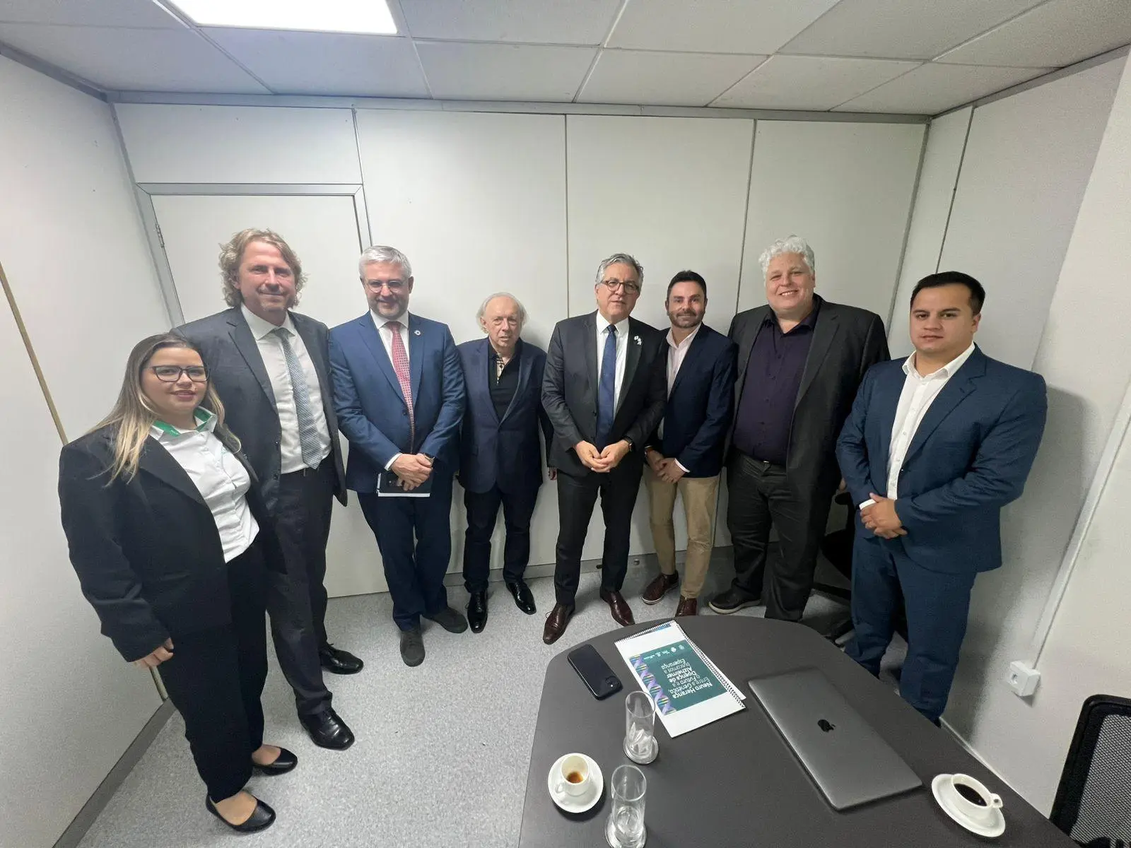 Ministério da Saúde avalia parceria com Unicentro em pesquisas sobre Alzheimer e nanomedicamentos
