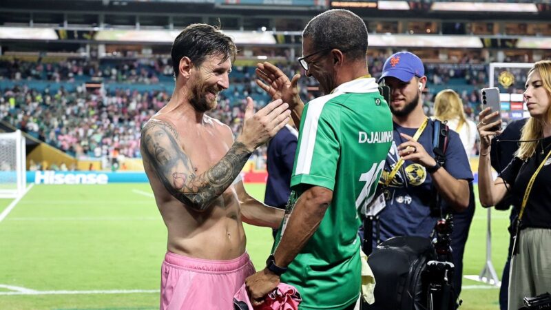 Bastidores do Mundial: Djalminha revela ‘resenha’ com Messi que culminou em troca de camisas