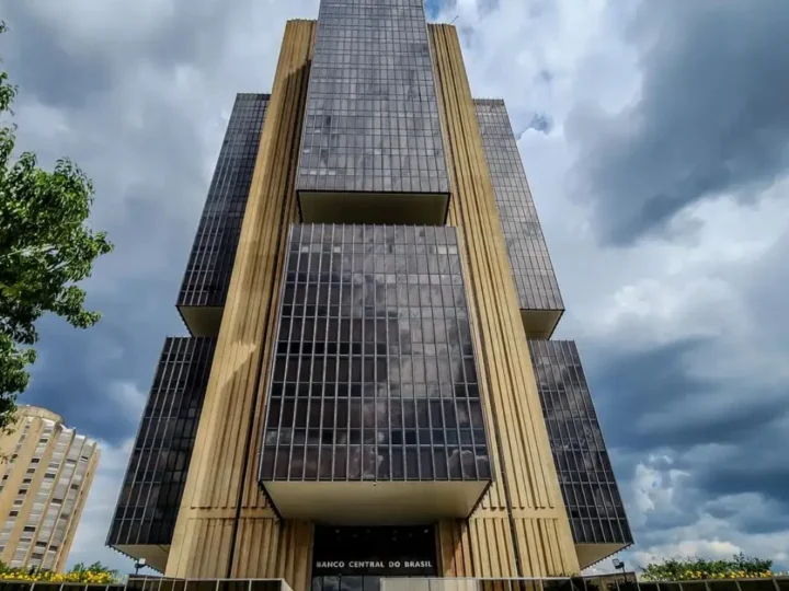 Selic Atinge Novo Pico: Copom Eleva Juros para 15% em Decisão Surpreendente