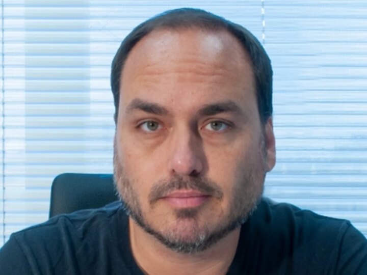 Carlos Bolsonaro Indiciado pela PF em Caso da ‘Abin Paralela’ Dias Após Anunciar Candidatura ao Senado