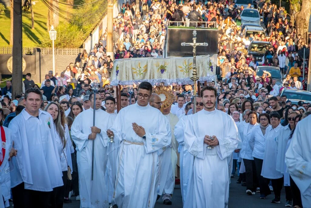 Previsão de Chuva Altera Roteiro de Corpus Christi em Guarapuava: Celebrações Adiantadas