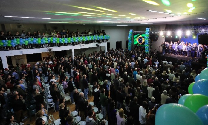 Deputados apostam em Alexandre Curi para 2026