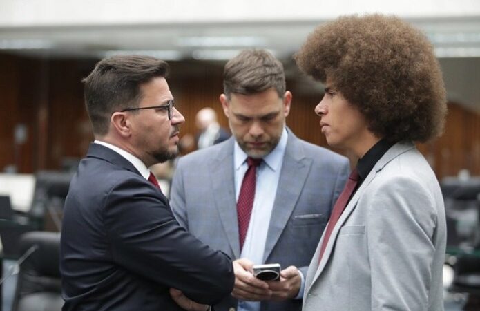 Requião Filho continua ou não no PT?