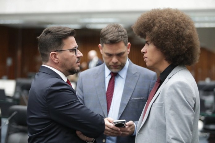Requião Filho continua ou não no PT?