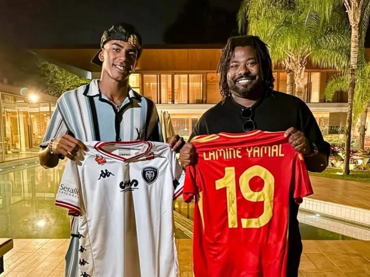 Lamine Yamal veste a camisa do Cianorte e agita a web; craque está no Brasil aproveitando as férias