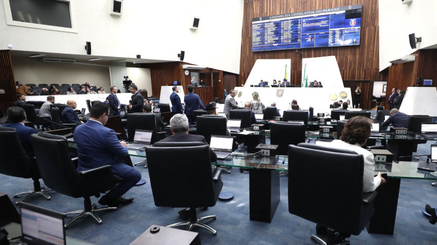 Vitória na Educação: Reajuste Salarial de Professores Aprovado e Aguarda Sanção no Paraná