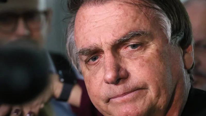 Bolsonaro Cancela Agenda em Goiás Após Mal-Estar e Retorna a Brasília