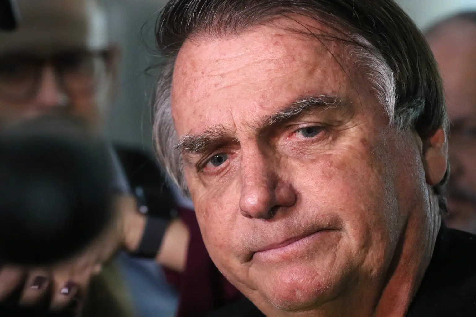 Bolsonaro Cancela Agenda em Goiás Após Mal-Estar e Retorna a Brasília