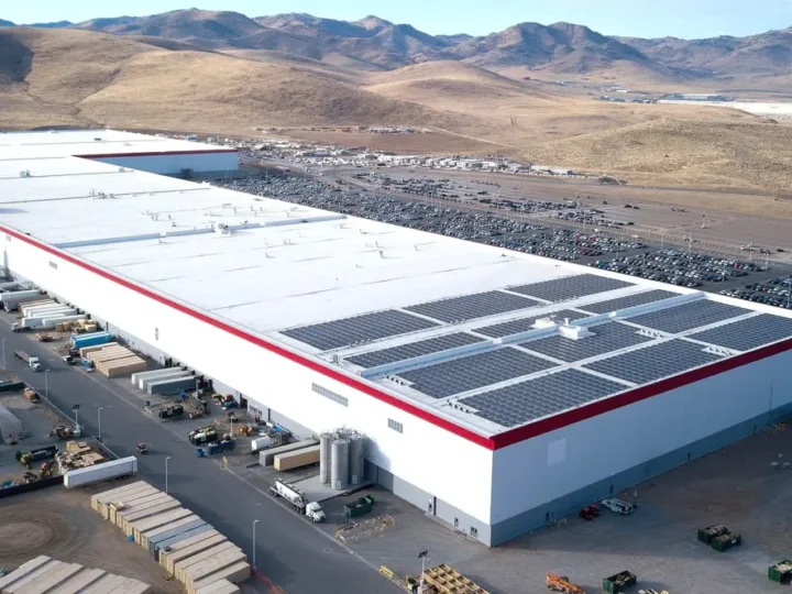 Tesla Acelera na China com Projeto de Armazenamento de Energia de US$556 Milhões em Xangai