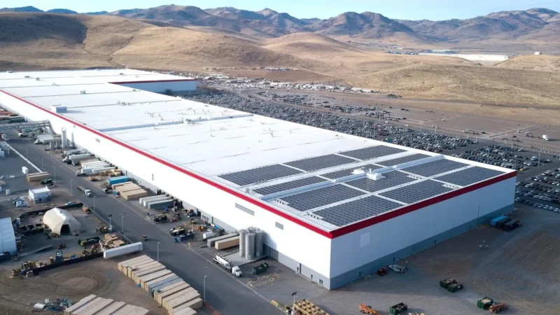 Tesla Acelera na China com Projeto de Armazenamento de Energia de US$556 Milhões em Xangai
