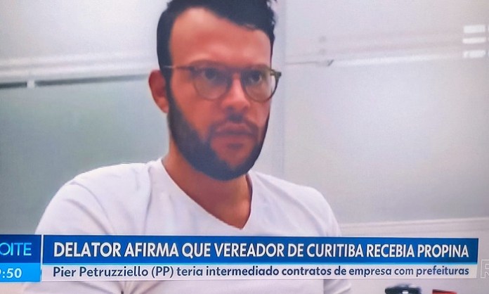 Bomba explode no colo de vereador de Curitiba