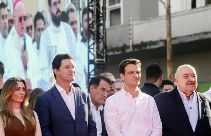 Rafael Greca perdeu a caneta e virou zumbi político