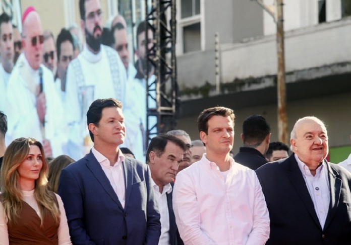 Rafael Greca perdeu a caneta e virou zumbi político