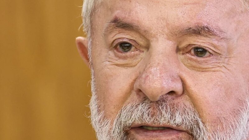 Programa Nacional do Livro Didático Ameaçado: Governo Lula Não Garante Verba Total e Acumula Atrasos