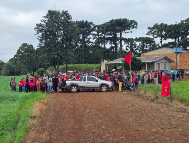Cerca de 250 pessoas ocupam Fazenda São Jorge em Quedas do Iguaçu e Polícia Militar envie equipes para ação de retirada