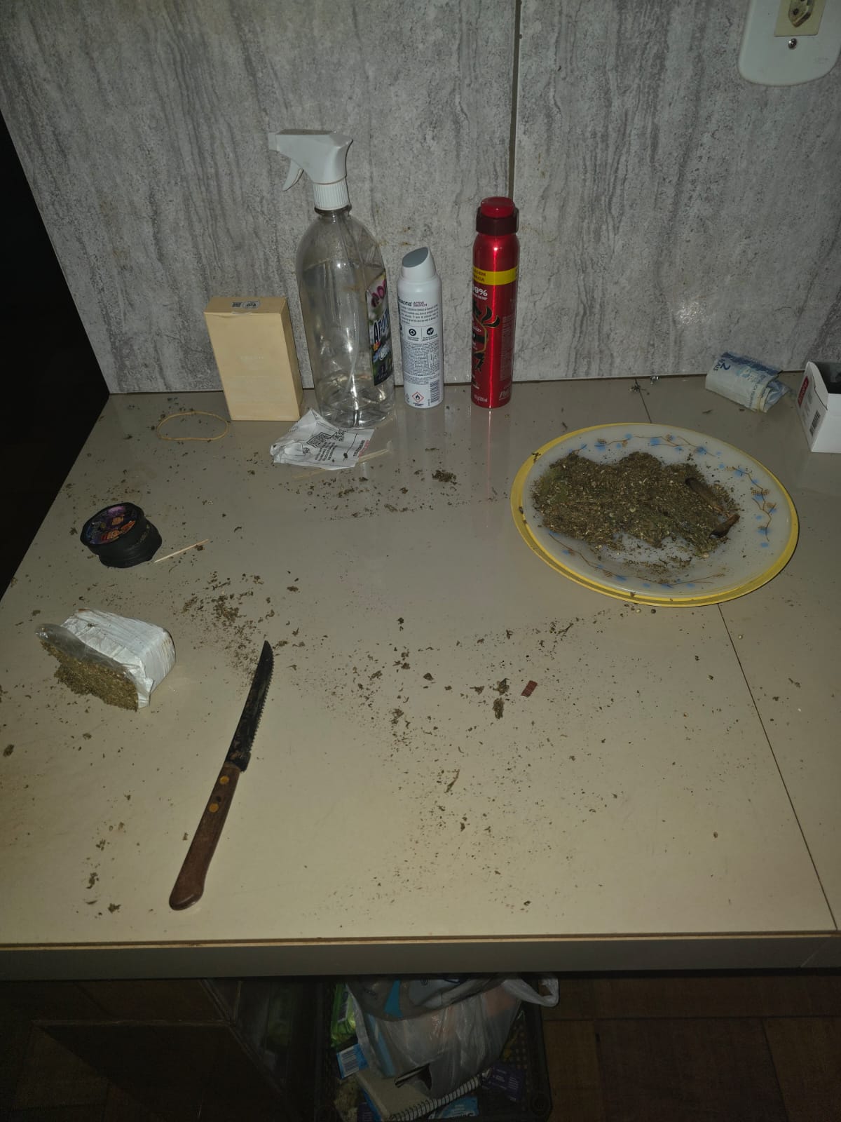 Homem é preso com 15kg de maconha após luta corporal com policial em Guaíra