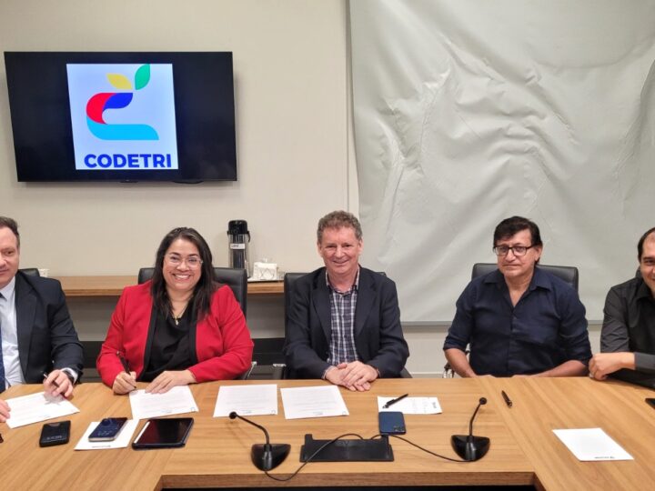Codetri oficia ministra da Argentina em apoio à transferência da aduana de Puerto Iguazú