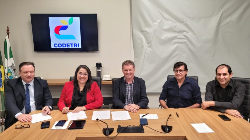 Codetri oficia ministra da Argentina em apoio à transferência da aduana de Puerto Iguazú