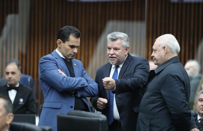 Projetos que promovem adequações no Executivo e TJ-PR avançam na Alep